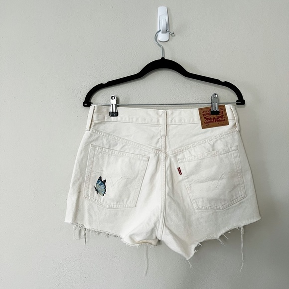 NWT LEVI'S 501 High Rise Button Fly Shorts With Butterfly Detail Size 28 - Picture 3 of 8